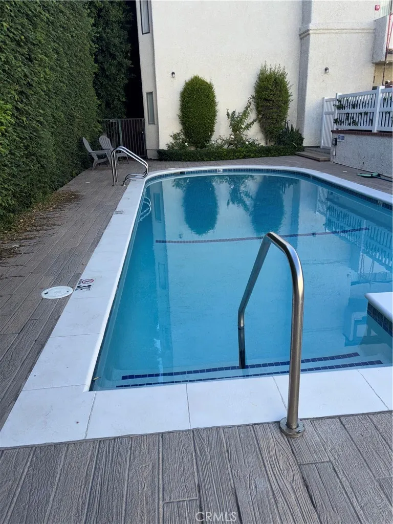 17914 Magnolia Boulevard 125, Encino, California 91316 home-pic-33