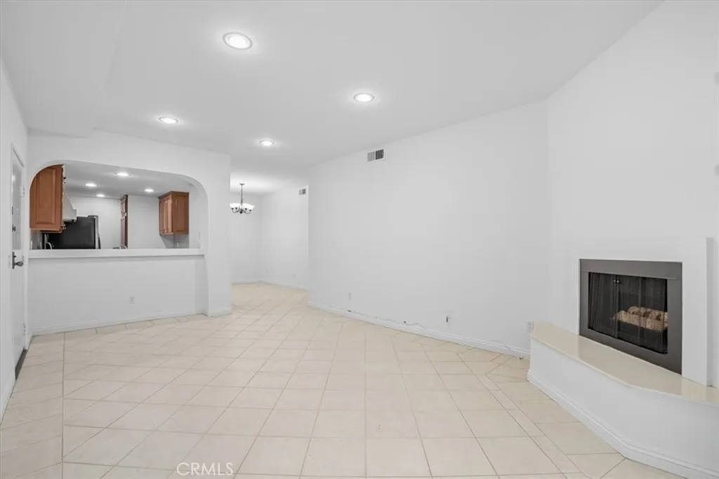 17914 Magnolia Boulevard 125, Encino, California 91316 home-pic-8