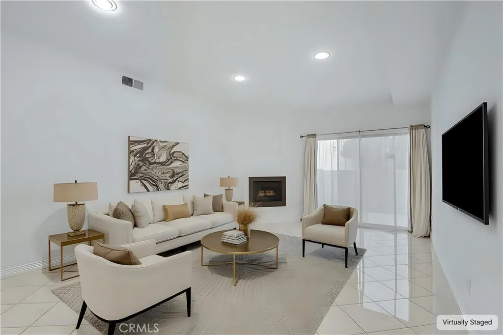 17914 Magnolia Boulevard 125, Encino, California 91316 home-pic-3