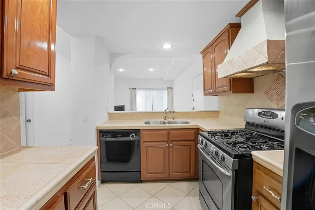 17914 Magnolia Boulevard 125, Encino, California 91316 home-pic-18