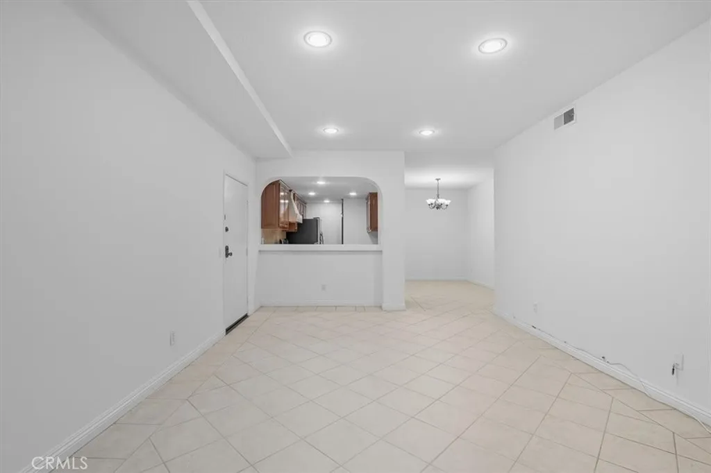 17914 Magnolia Boulevard 125, Encino, California 91316 home-pic-9