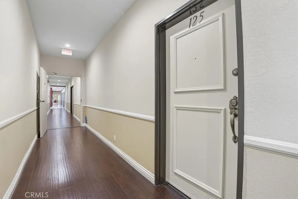 17914 Magnolia Boulevard 125, Encino, California 91316 home-pic-26