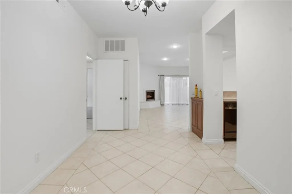 17914 Magnolia Boulevard 125, Encino, California 91316 home-pic-10