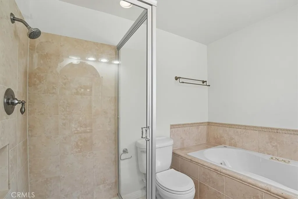 17914 Magnolia Boulevard 125, Encino, California 91316 home-pic-22