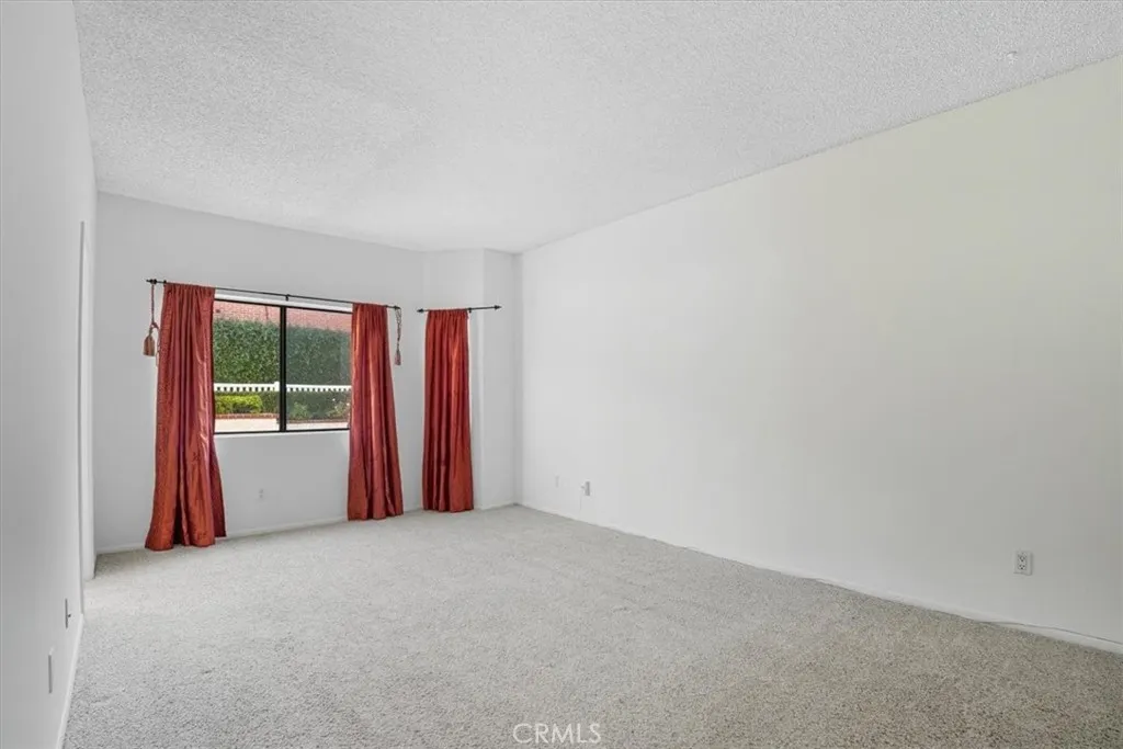 17914 Magnolia Boulevard 125, Encino, California 91316 home-pic-14