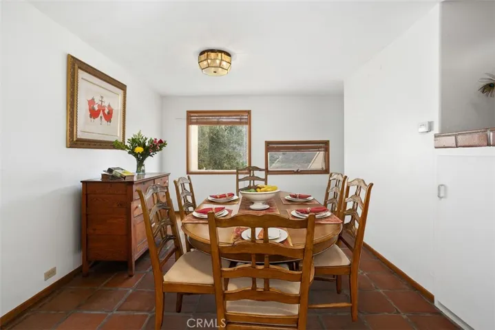 virtual staged dining room