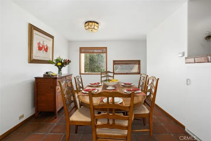 virtual staged dining room
