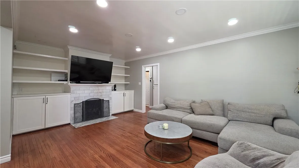 6637 Capps Avenue, Reseda, California 91335 home-pic-5