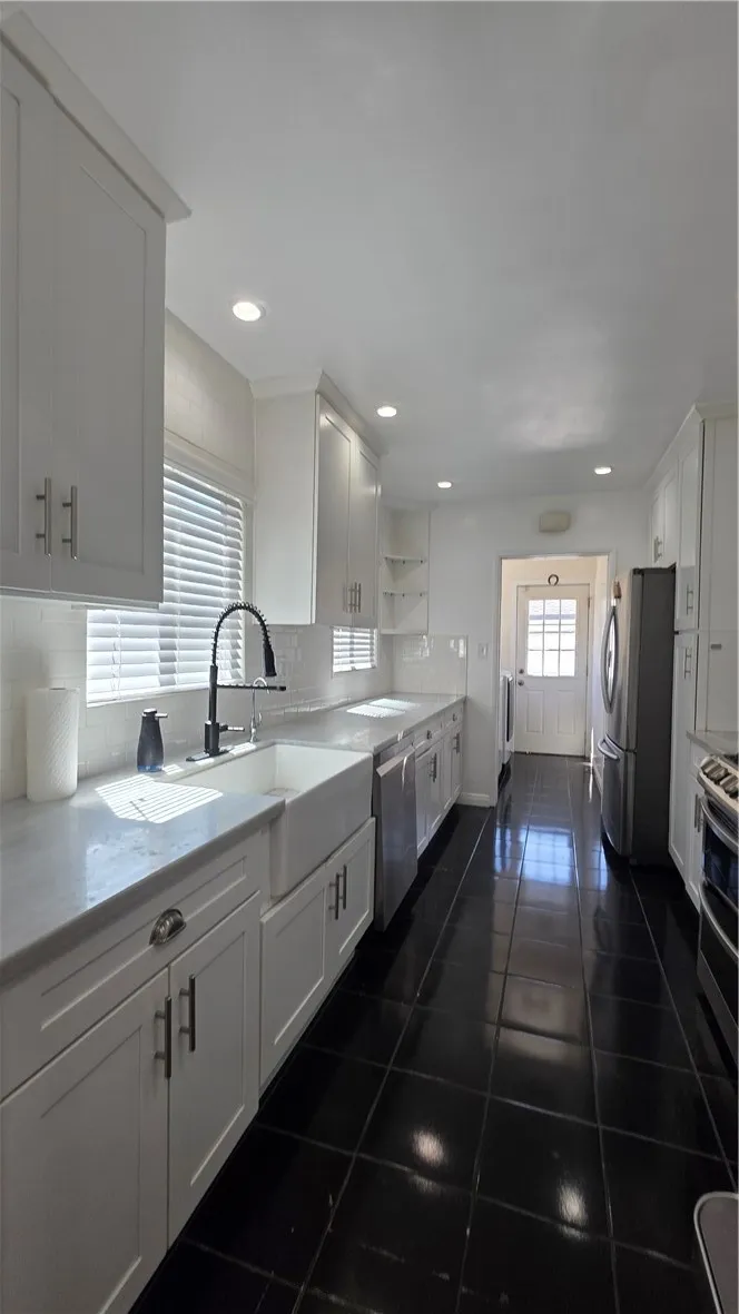 6637 Capps Avenue, Reseda, California 91335 home-pic-9