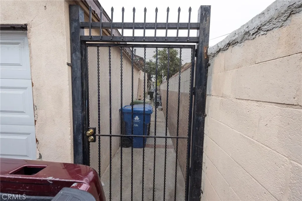 705 Mcdonald Avenue, Wilmington, California 90744 home-pic-26