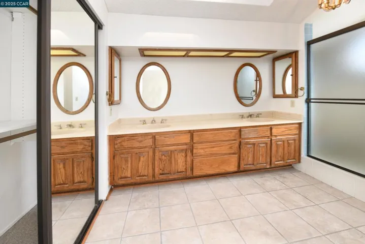 DUAL VANITY IN MASTER BATHROOM