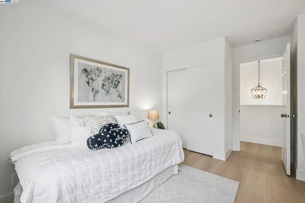 101 Carob Ln, Alameda, California 94502 home-pic-26