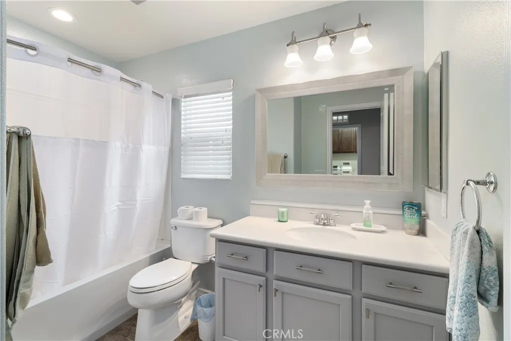 34221 Toyon Ct, Lake Elsinore, California 92532 home-pic-23