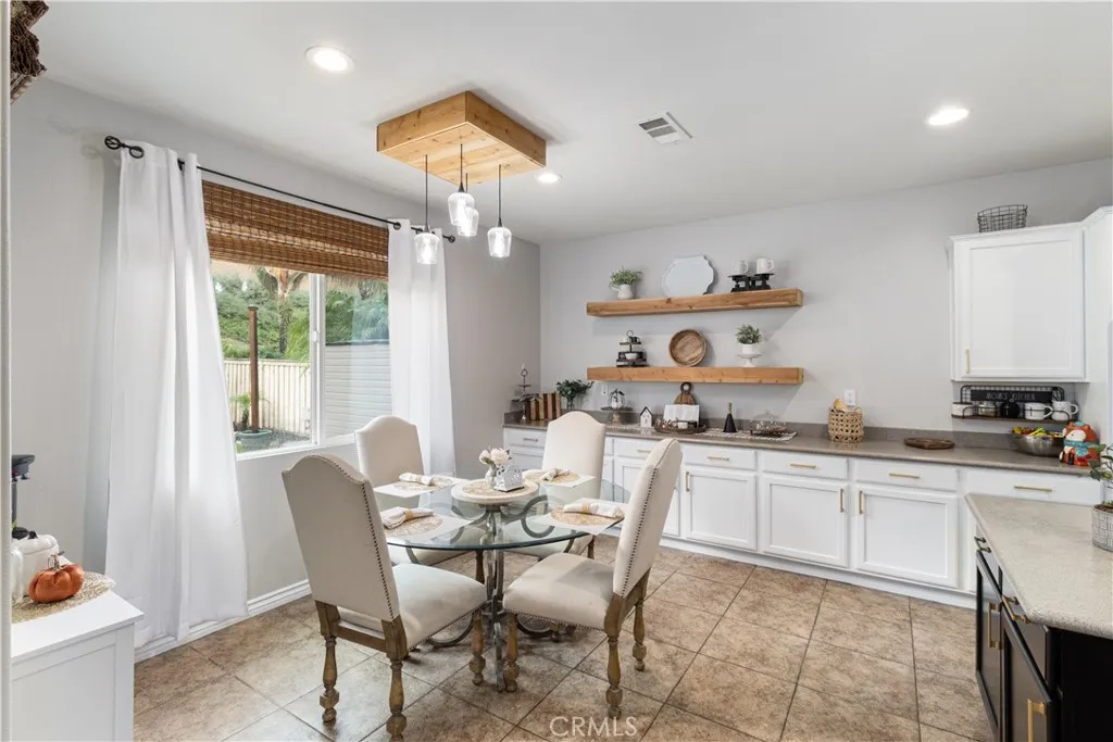 34221 Toyon Ct, Lake Elsinore, California 92532 home-pic-14