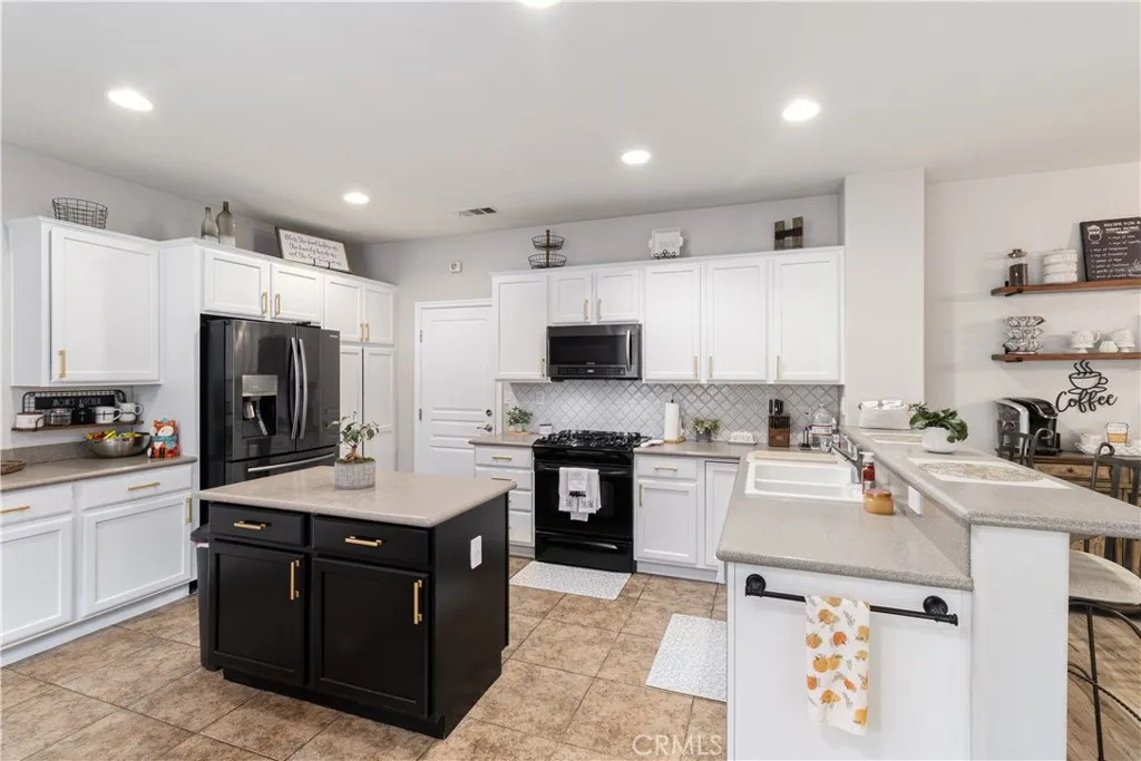 34221 Toyon Ct, Lake Elsinore, California 92532 home-pic-15