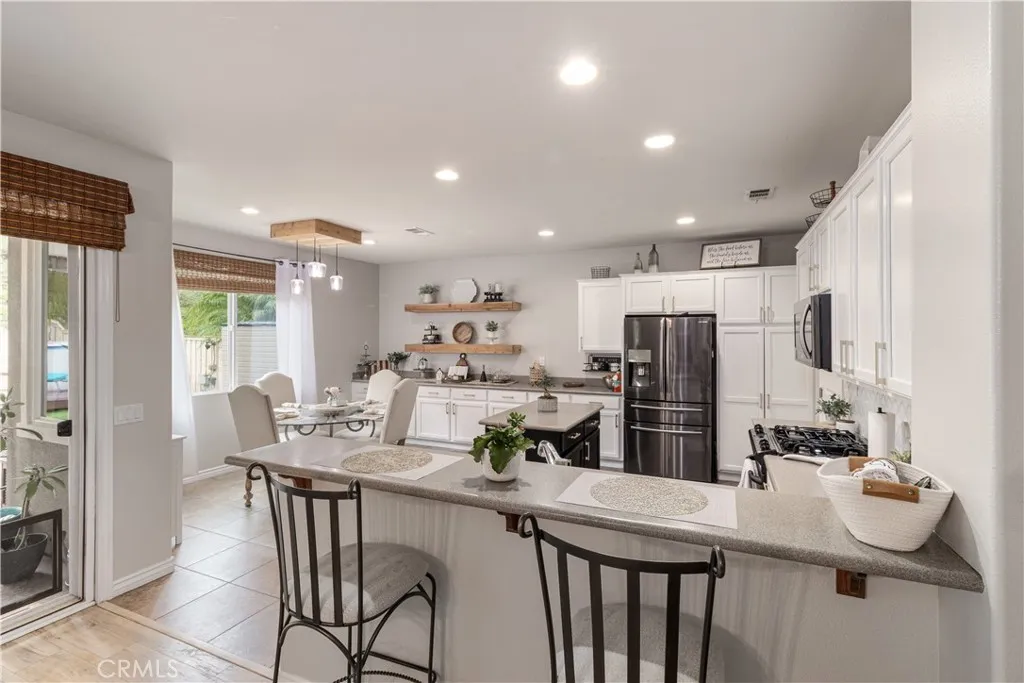 34221 Toyon Ct, Lake Elsinore, California 92532 home-pic-13