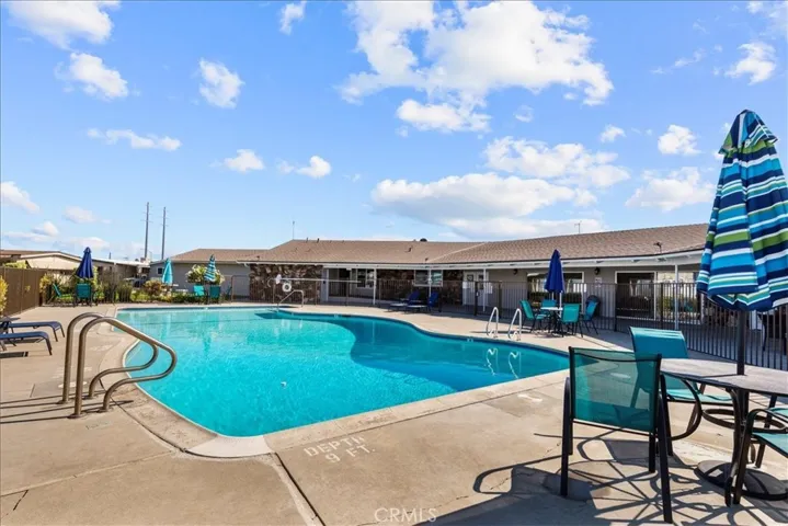 Beautifully maintained and amazing pool in Park by Clubhouse 15621 Beach Blvd Space 108, Westminster