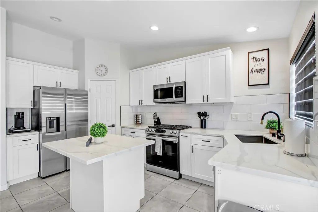 43175 Avenida Estrella, Indio, California 92203 home-pic-12
