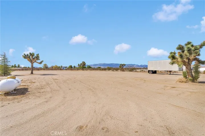 13528 Center Lane, Phelan, California 92371