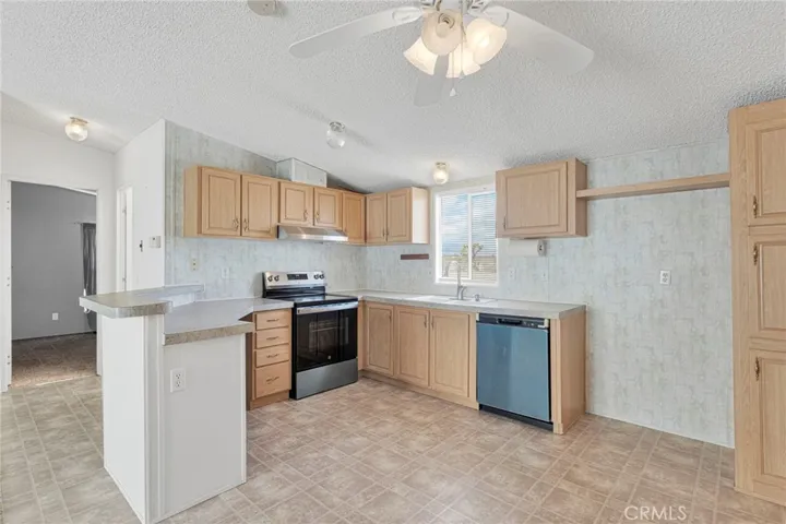 13528 Center Lane, Phelan, California 92371
