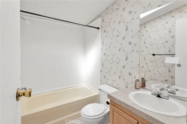 13528 Center Lane, Phelan, California 92371