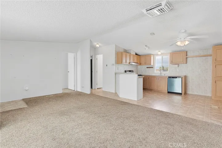 13528 Center Lane, Phelan, California 92371