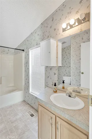 13528 Center Lane, Phelan, California 92371