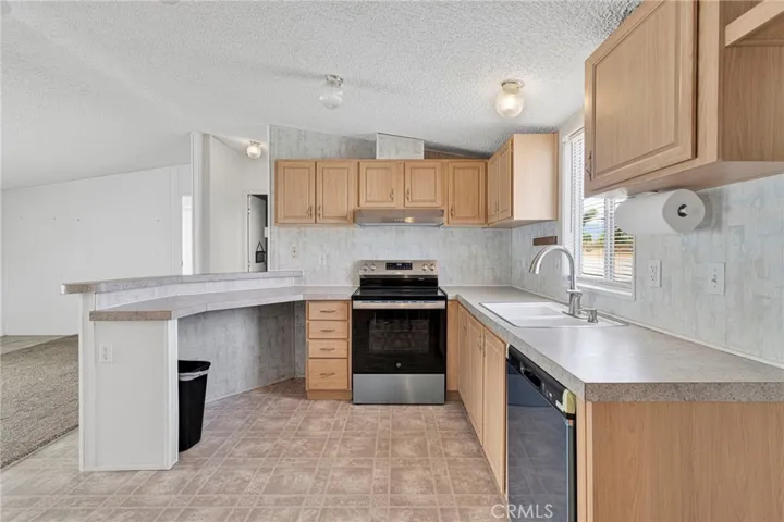 13528 Center Lane, Phelan, California 92371