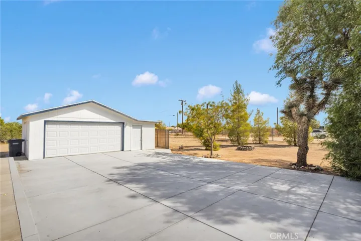 13528 Center Lane, Phelan, California 92371