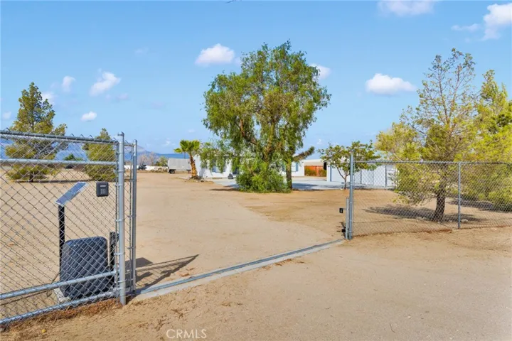 13528 Center Lane, Phelan, California 92371
