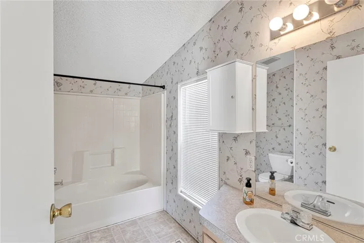 13528 Center Lane, Phelan, California 92371
