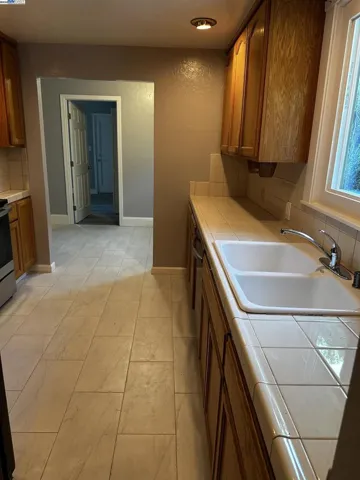 3253 Lynde, Oakland, California 94601