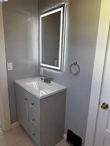 3253 Lynde, Oakland, California 94601