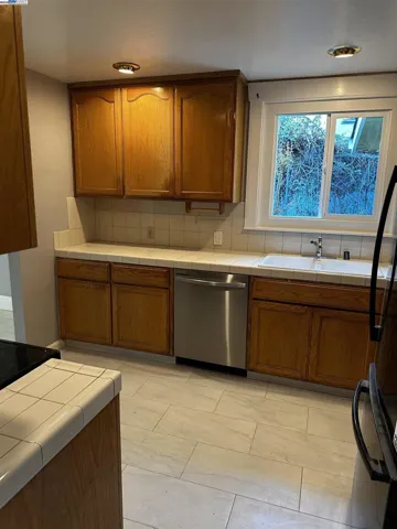 3253 Lynde, Oakland, California 94601