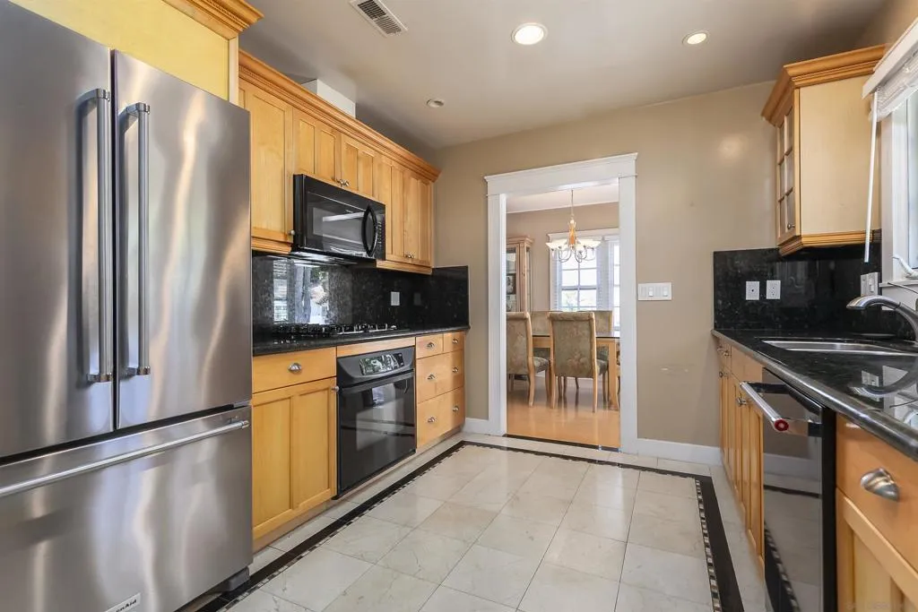 2544 Juan St, San Diego, California 92110 home-pic-4