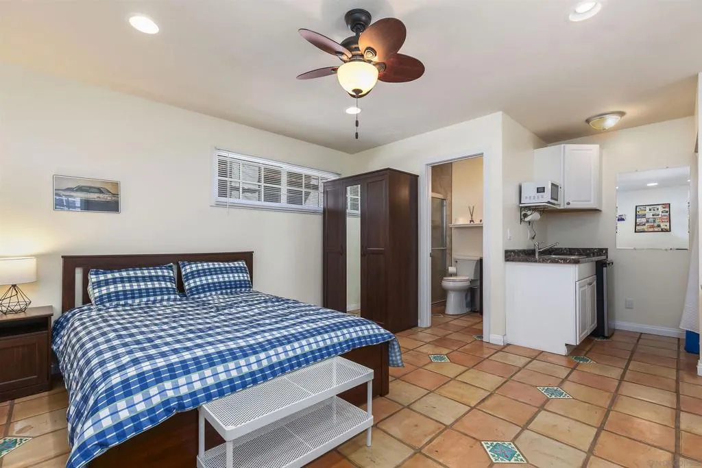 2544 Juan St, San Diego, California 92110 home-pic-9