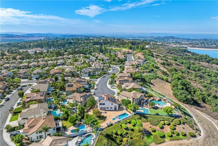 2 Via Bandada, Rancho Santa Margarita, California 92688