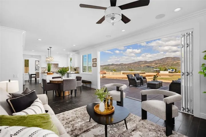 2 Via Bandada, Rancho Santa Margarita, California 92688