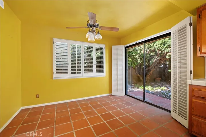Eating space in kitchen