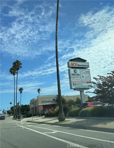 9 Minute drive  to shopping