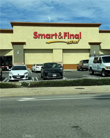 9 Minute drive to shopping
