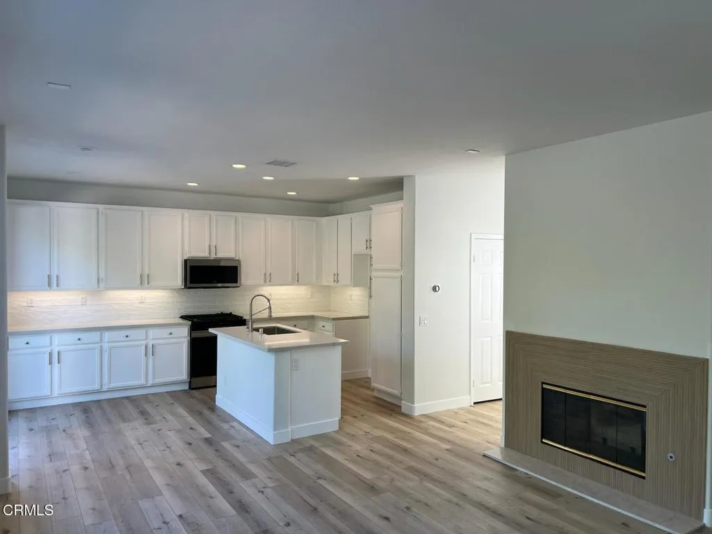 863 Santa Fe Street, Fillmore, California 93015 home-pic-3
