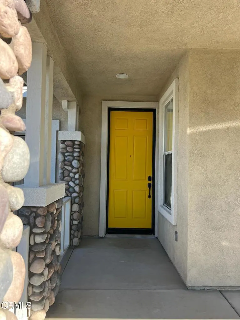 863 Santa Fe Street, Fillmore, California 93015 home-pic-2