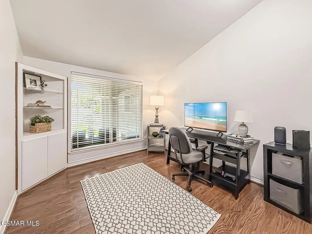 2439 N Lita Place, Simi Valley, California 93063 home-pic-18