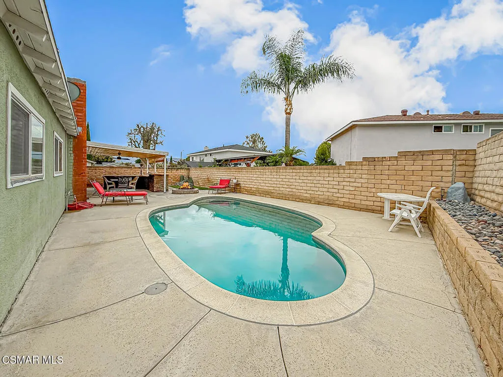 2439 N Lita Place, Simi Valley, California 93063 home-pic-36