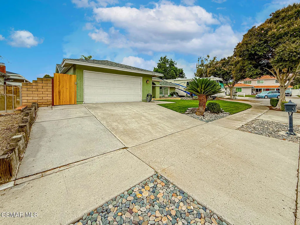 2439 N Lita Place, Simi Valley, California 93063 home-pic-38