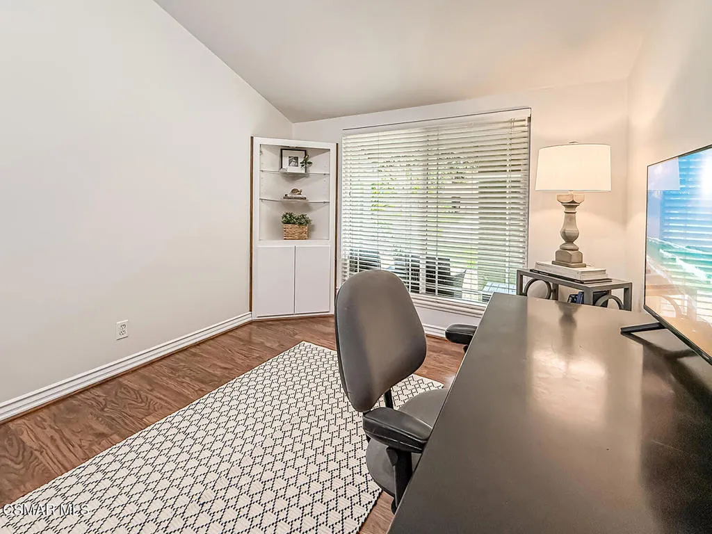 2439 N Lita Place, Simi Valley, California 93063 home-pic-19