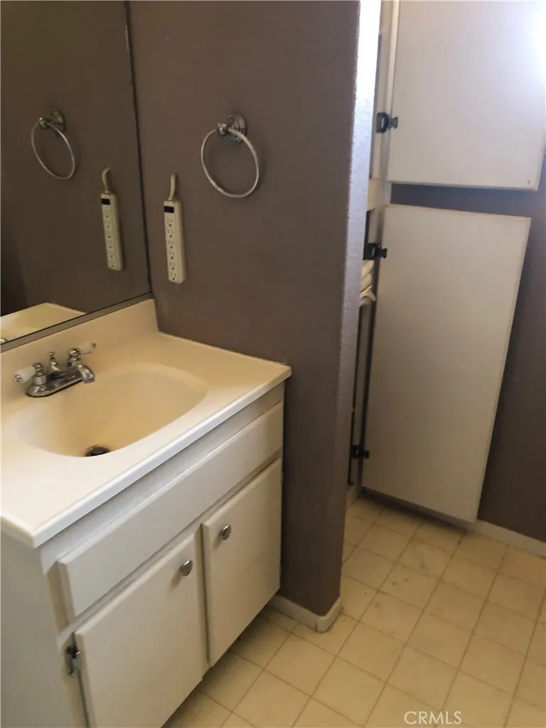 9022 Glendale Avenue, Hesperia, California 92345 home-pic-38