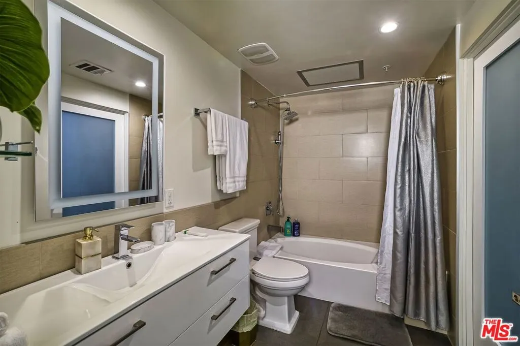 939 S Broadway 304, Los Angeles, California 90015 home-pic-19