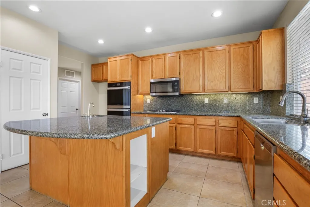 41793 Pioneer Street, Murrieta, California 92562 home-pic-12